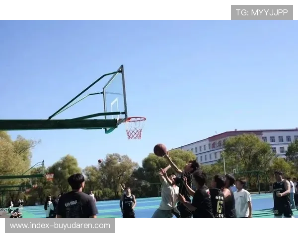 新乡学院迎新篮球赛管院男篮夺季军，团队精神诠释青春热血